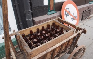 Kiste mit Bierflaschen - leider nicht aus Einbeck...