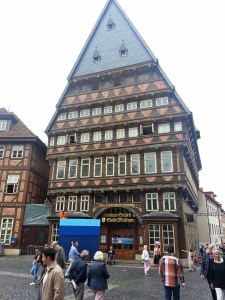 Wird umgebaut: das 1990 wieder errichtete Knochenhaueramtshaus in Hildesheim.
