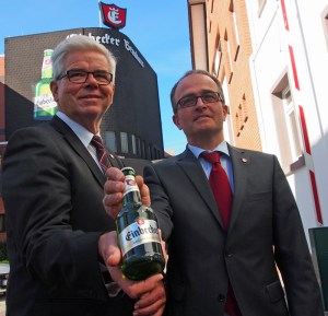 Martin Deutsch (r.) übernimmt von Walter Schmidt die Vertriebs- und Marketingaktivitäten im Vorstand.