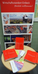Markantes Rot: Die neue Broschüre ist im Eicke'schen Haus in Einbeck erhältlich.