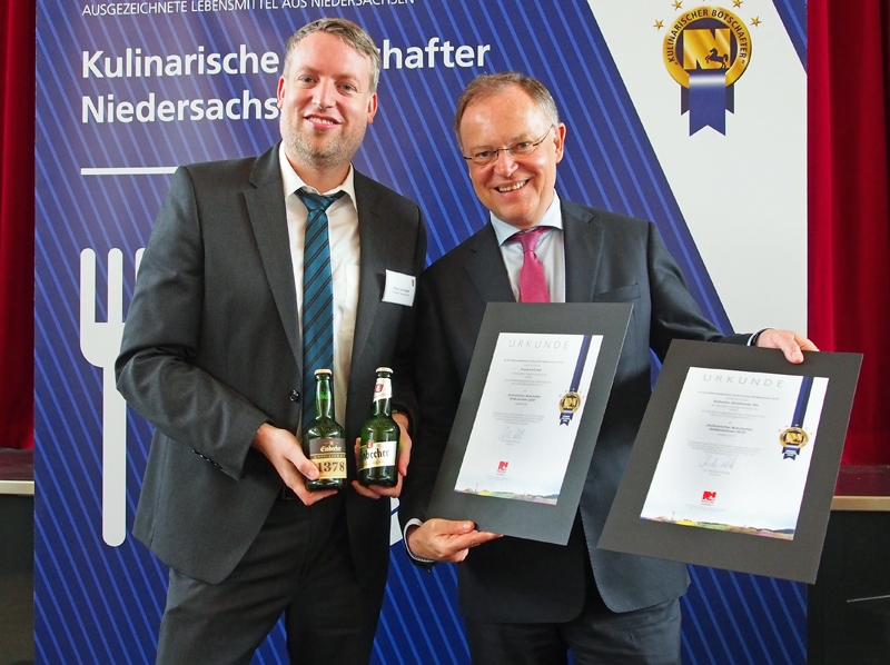 Brauhaus-Marketingleiter Ingo Schrader nahm die Auszeichnung von Ministerpräsident Stephan Weil entgegen.