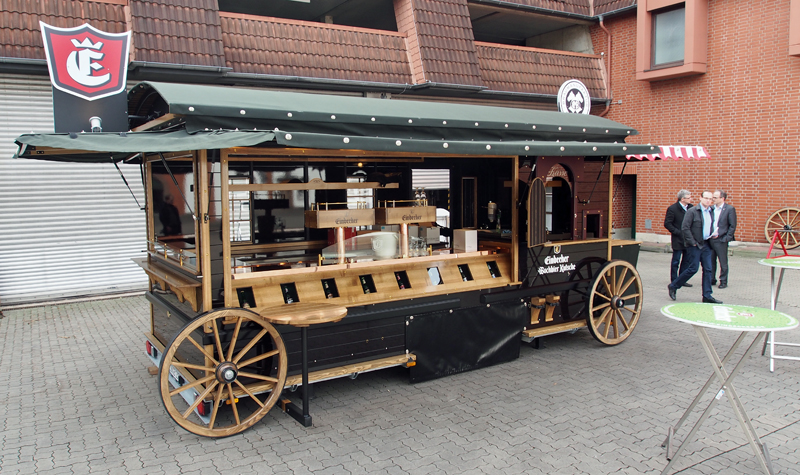 Ein echter Hingucker: die neue Einbecker Bockbierkutsche.